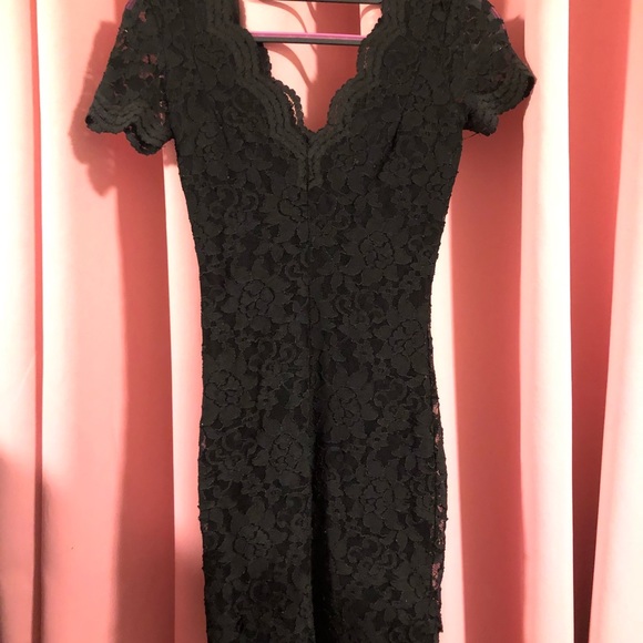 SCALLOP TRIM LACE MINI BODY CON DRESS URBAN OUTFIT - Picture 2 of 4